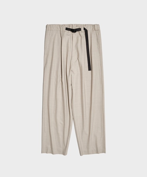 UJOH(ウジョー)の「【UJOH HOMME/ウジョーオム】別注Tape-Belt 1 Tuck PNT(スラックス・メンズ・ベージュ/ブラック・4/5)」の1枚目の写真