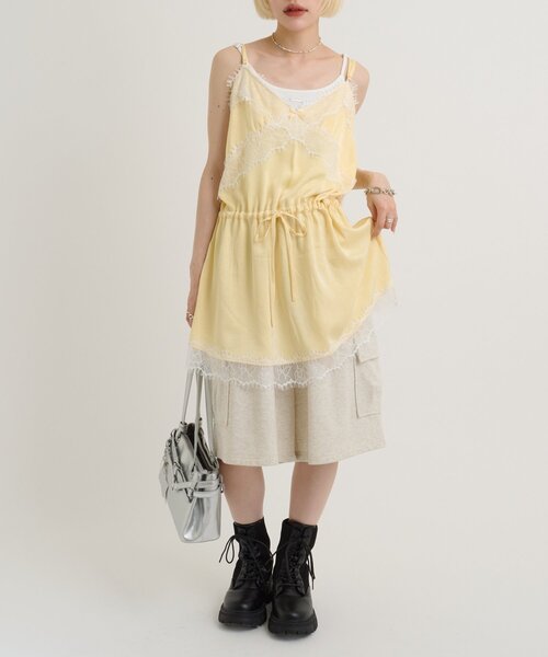 w closet(ダブルクローゼット)の「【3色展開】Vレースキャミワンピース(ワンピース・レディース・イエロー/アイボリー/ブラック・FREE)」の1枚目の写真