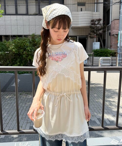 w closet(ダブルクローゼット)の「【3色展開】Vレースキャミワンピース(ワンピース・レディース・イエロー/アイボリー/ブラック・FREE)」の2枚目の写真