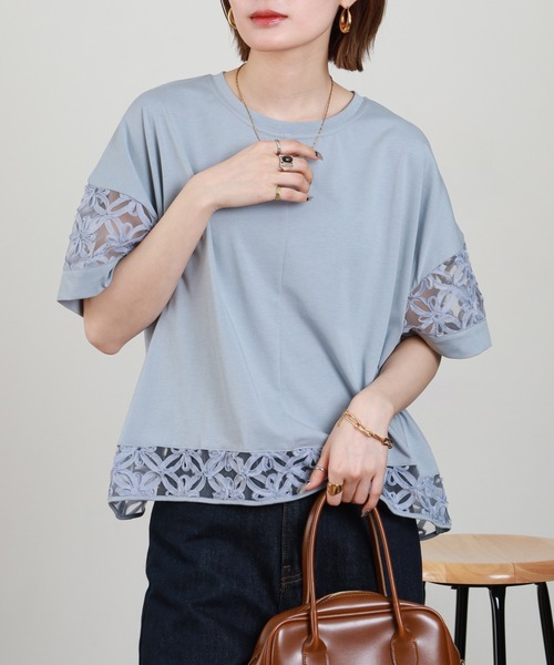 EGLANTINE(エグランティーヌ)の「EGLANTINE フラワーレース切り替えカットソー(Tシャツ/カットソー・レディース・ブラック/グレイッシュブルー/オフホワイト・38)」の2枚目の写真