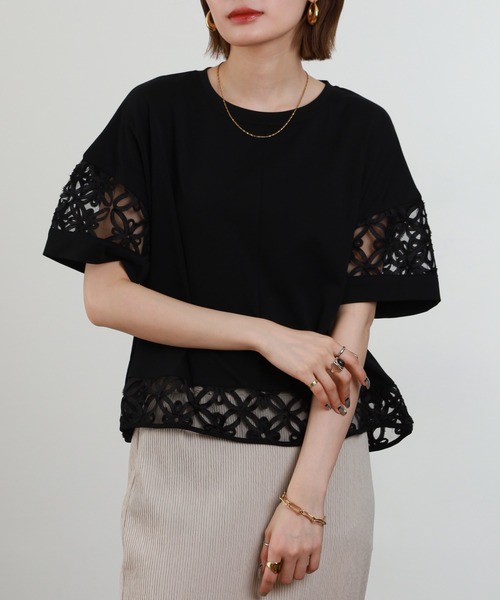EGLANTINE(エグランティーヌ)の「EGLANTINE フラワーレース切り替えカットソー(Tシャツ/カットソー・レディース・ブラック/グレイッシュブルー/オフホワイト・38)」の15枚目の写真