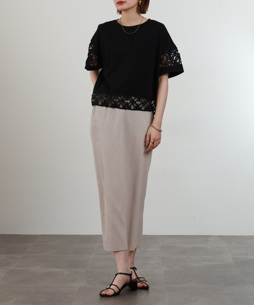 EGLANTINE(エグランティーヌ)の「EGLANTINE フラワーレース切り替えカットソー(Tシャツ/カットソー・レディース・ブラック/グレイッシュブルー/オフホワイト・38)」の17枚目の写真