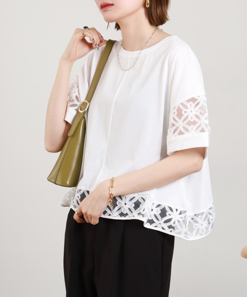 EGLANTINE(エグランティーヌ)の「EGLANTINE フラワーレース切り替えカットソー(Tシャツ/カットソー・レディース・ブラック/グレイッシュブルー/オフホワイト・38)」の4枚目の写真