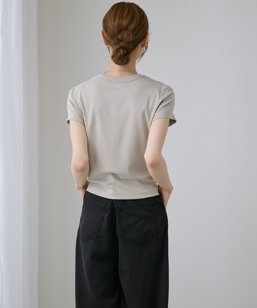 DAYRA(デイラ)の「無地 半袖 コンパクト Tシャツ トップス(Tシャツ/カットソー・レディース・ホワイト/チャコールグレー/ライトグレー/ブラック/ブラウン/イエロー・FREE)」の9枚目の写真