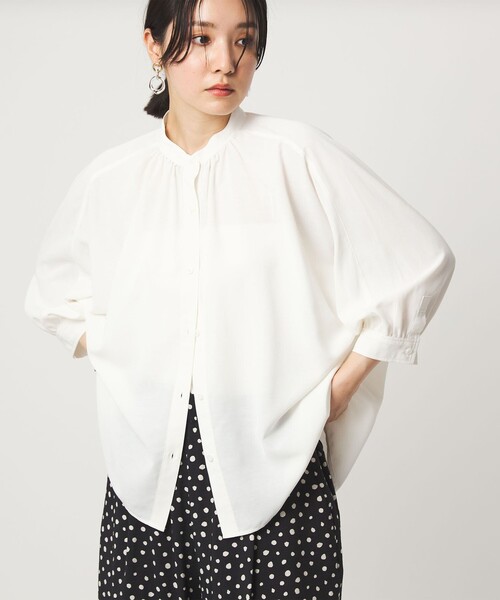 green label relaxing(グリーンレーベルリラクシング)の「【WEB限定】<at ease>ノーカラー ギャザー ブラウス UVカット 通気性(シャツ/ブラウス・レディース・ダークグレー/ホワイト/コバルトブルー・FREE)」の18枚目の写真