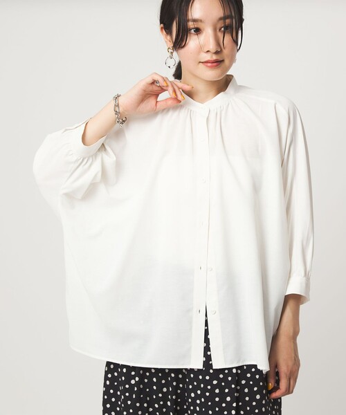 green label relaxing(グリーンレーベルリラクシング)の「【WEB限定】<at ease>ノーカラー ギャザー ブラウス UVカット 通気性(シャツ/ブラウス・レディース・ダークグレー/ホワイト/コバルトブルー・FREE)」の19枚目の写真