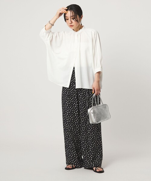 green label relaxing(グリーンレーベルリラクシング)の「【WEB限定】<at ease>ノーカラー ギャザー ブラウス UVカット 通気性(シャツ/ブラウス・レディース・ダークグレー/ホワイト/コバルトブルー・FREE)」の22枚目の写真