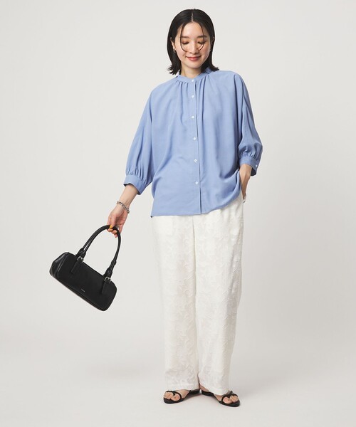 green label relaxing(グリーンレーベルリラクシング)の「【WEB限定】<at ease>ノーカラー ギャザー ブラウス UVカット 通気性(シャツ/ブラウス・レディース・ダークグレー/ホワイト/コバルトブルー・FREE)」の14枚目の写真