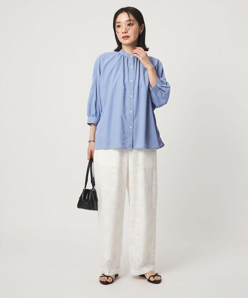 green label relaxing(グリーンレーベルリラクシング)の「【WEB限定】<at ease>ノーカラー ギャザー ブラウス UVカット 通気性(シャツ/ブラウス・レディース・ダークグレー/ホワイト/コバルトブルー・FREE)」の15枚目の写真