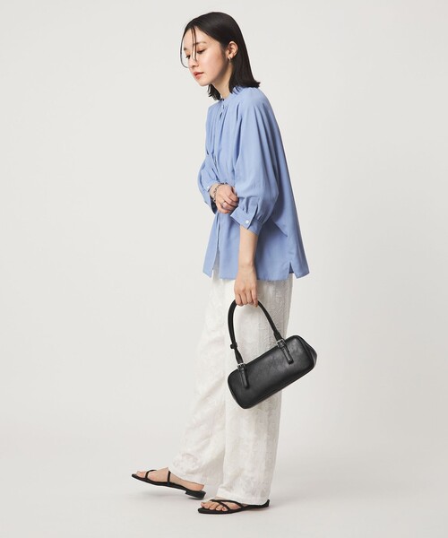 green label relaxing(グリーンレーベルリラクシング)の「【WEB限定】<at ease>ノーカラー ギャザー ブラウス UVカット 通気性(シャツ/ブラウス・レディース・ダークグレー/ホワイト/コバルトブルー・FREE)」の16枚目の写真
