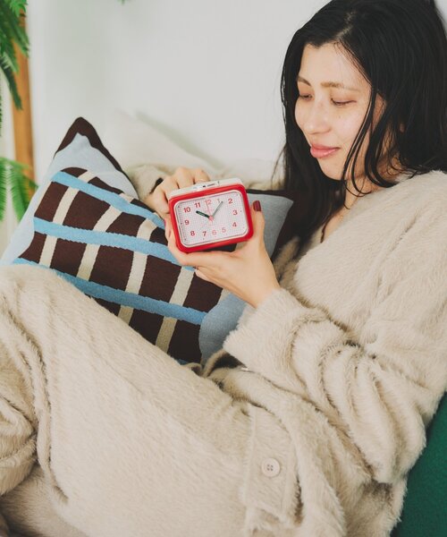 SAHIR(サヒール)の「【SAHIR サヒール】Retro grid squareclock レトログリッドスクエアクロック 時計(置時計・レディース・レッド・0)」の6枚目の写真