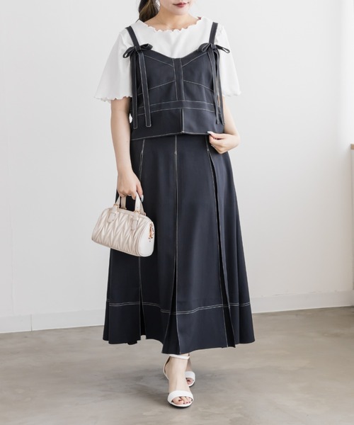 CLETTE(クレット)の「CLETTEオリジナル配色ステッチリボンビスチェ&ボックスタックスカートセット(ワンピース・レディース・チャコールグレー/ピンクベージュ/キャメル・3L/LL/4L)」の1枚目の写真