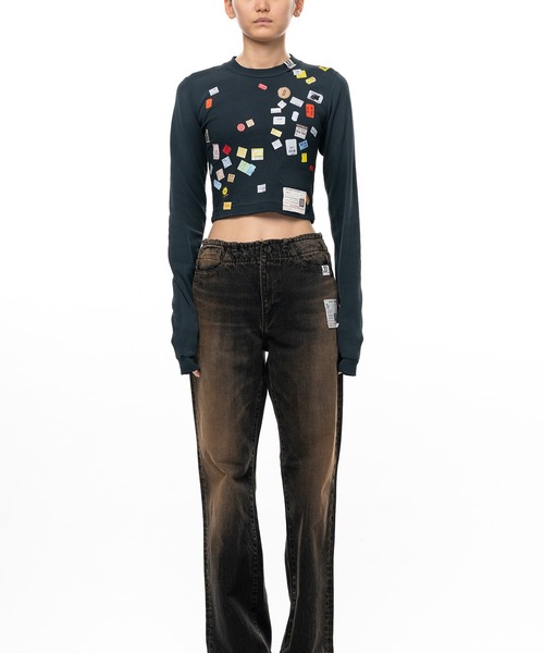 Maison MIHARA YASUHIRO（メゾンミハラヤスヒロ）の「Price Tag Sticker Printed Cropped Long Sleeve T-shirt（Tシャツ/カットソー・レディース・ホワイト/ブラック・36/38/40）」の2枚目の写真