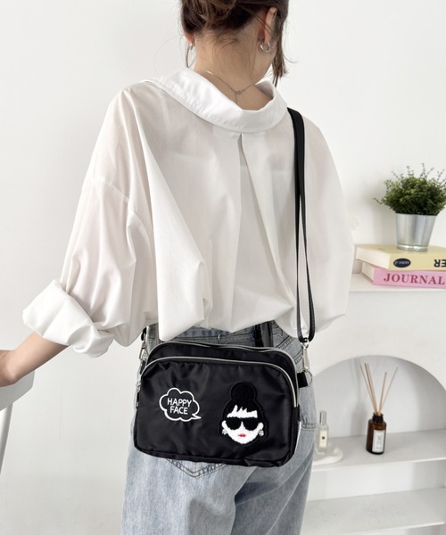HAPPY FACE(ハッピーフェイス)の「エマ3F刺繍ショルダーBK(ショルダーバッグ・レディース・ブラック・ONE SIZE)」の2枚目の写真