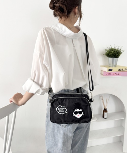 HAPPY FACE(ハッピーフェイス)の「エマ3F刺繍ショルダーBK(ショルダーバッグ・レディース・ブラック・ONE SIZE)」の3枚目の写真