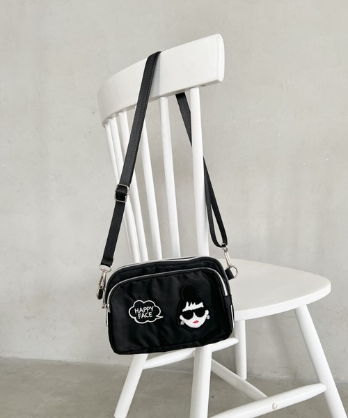 HAPPY FACE(ハッピーフェイス)の「エマ3F刺繍ショルダーBK(ショルダーバッグ・レディース・ブラック・ONE SIZE)」の6枚目の写真