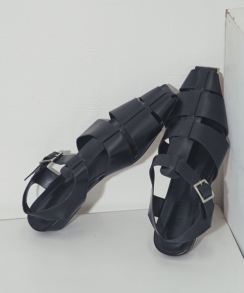 SMILE ORCHID（スマイルオーキッド）の「ワイドストラップ グルカフラットサンダル（サンダル・レディース・ブラック・39/38/37）」の2枚目の写真