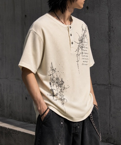 BENDER TOKYO（ベンダートウキョウ）の「ピグメント加工 ワッフル グラフィック ヘンリーネック 半袖Tシャツ（Tシャツ/カットソー・メンズ・アイボリー・L）」の3枚目の写真