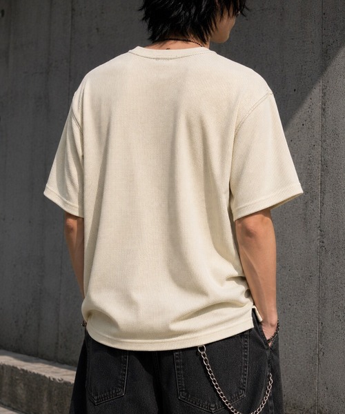 BENDER TOKYO（ベンダートウキョウ）の「ピグメント加工 ワッフル グラフィック ヘンリーネック 半袖Tシャツ（Tシャツ/カットソー・メンズ・アイボリー・L）」の4枚目の写真