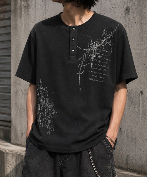 BENDER TOKYO（ベンダートウキョウ）の「ピグメント加工 ワッフル グラフィック ヘンリーネック 半袖Tシャツ（Tシャツ/カットソー・メンズ・アイボリー・L）」の5枚目の写真