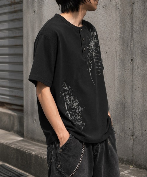 BENDER TOKYO（ベンダートウキョウ）の「ピグメント加工 ワッフル グラフィック ヘンリーネック 半袖Tシャツ（Tシャツ/カットソー・メンズ・アイボリー・L）」の6枚目の写真