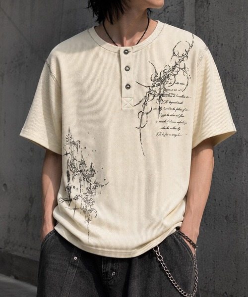BENDER TOKYO（ベンダートウキョウ）の「ピグメント加工 ワッフル グラフィック ヘンリーネック 半袖Tシャツ（Tシャツ/カットソー・メンズ・アイボリー・L）」の2枚目の写真
