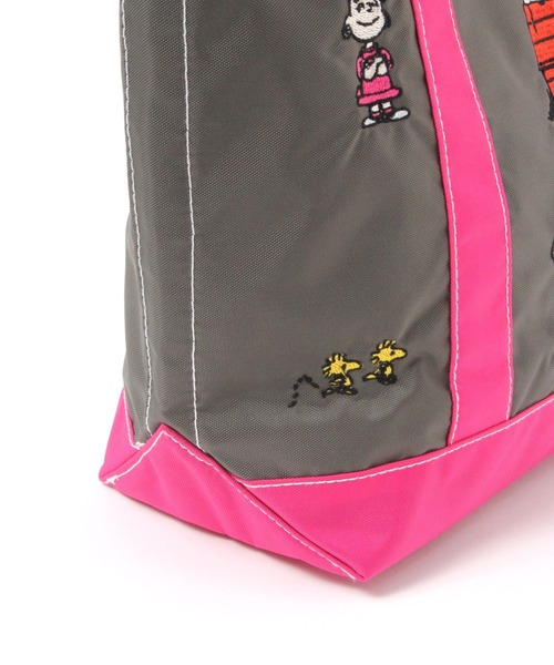 PEANUTS(ピーナッツ)の「【PEANUTS】刺繍トートMサイズ(WEB限定)(トートバッグ・レディース・ベージュ/ネイビー/グレー・0)」の14枚目の写真