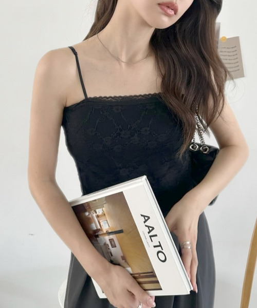 TREOVER(トレオーバー)の「レース素材を贅沢に使用したカップ付きチューブトップ(チューブトップ・レディース・ブラック/オフホワイト・FREE)」の12枚目の写真