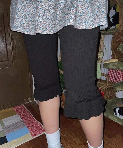 Girly Doll（ガーリードール）の「フリル付きリブスウェットミドル丈パンツ レギンスパンツ（その他パンツ・レディース・グレー/ブラック・FREE）」の5枚目の写真