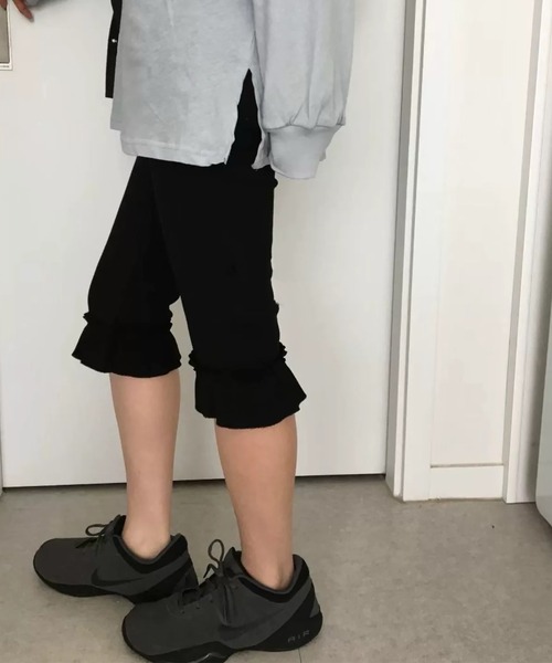 Girly Doll（ガーリードール）の「フリル付きリブスウェットミドル丈パンツ レギンスパンツ（その他パンツ・レディース・グレー/ブラック・FREE）」の7枚目の写真