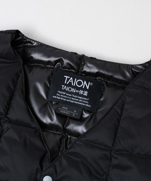 TAION（タイオン）の「【TAION/タイオン】FREDYMAC別注 Vネックインナーダウンベスト（ダウンベスト・メンズ・サックスブルー/ネイビー/オリーブ/ブラック/ブラウン・L/M/S）」の18枚目の写真