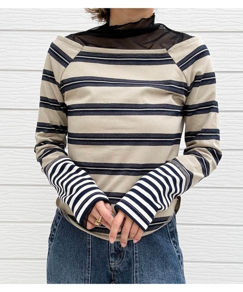 Q(キュー)の「【NET限定】オフショルダーボーダーT(Tシャツ/カットソー・レディース・オフホワイト/ベージュ・MEDIUM)」の2枚目の写真