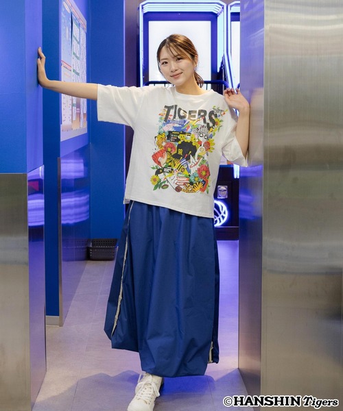 ScoLar(スカラー)の「462028:阪神タイガース×ScoLar スカラーと阪神タイガースMIXした柄Tシャツ(Tシャツ/カットソー・レディース・オフホワイト/ブラック・L/M)」の17枚目の写真