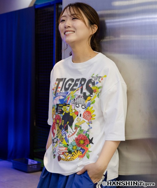 ScoLar(スカラー)の「462028:阪神タイガース×ScoLar スカラーと阪神タイガースMIXした柄Tシャツ(Tシャツ/カットソー・レディース・オフホワイト/ブラック・L/M)」の15枚目の写真
