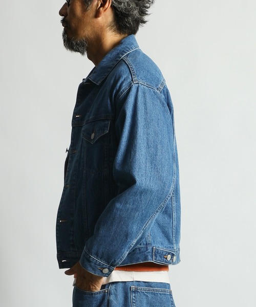 The DUFFER of ST.GEORGE(ザダファーオブセントジョージ)の「DENIM TRUCKER JACKET:セットアップ対応 デニムトラッカージャケット / Gジャン / デニムジャケット / バイオブリーチ / ユーズド加工(デニムジャケット・メンズ・インディゴブルー・SMALL/MEDIUM/LARGE/X-LARGE)」の4枚目の写真