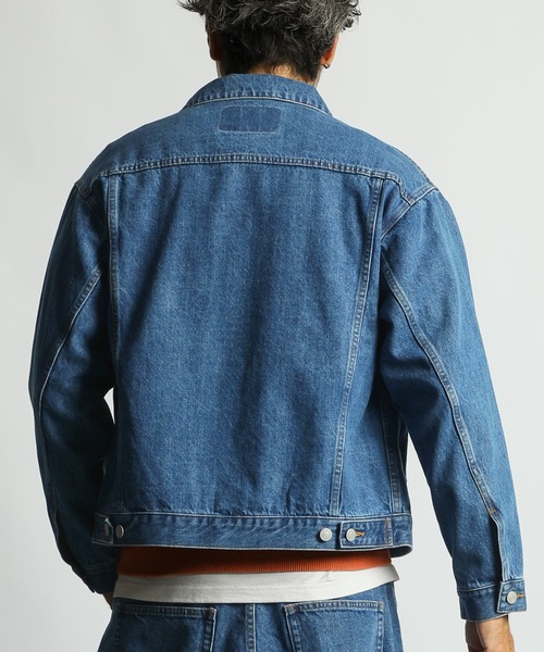 The DUFFER of ST.GEORGE(ザダファーオブセントジョージ)の「DENIM TRUCKER JACKET:セットアップ対応 デニムトラッカージャケット / Gジャン / デニムジャケット / バイオブリーチ / ユーズド加工(デニムジャケット・メンズ・インディゴブルー・SMALL/MEDIUM/LARGE/X-LARGE)」の5枚目の写真