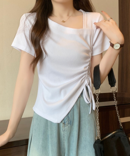2ly2(トゥーリートゥー)の「アシンメトリーネック シャーリング 半袖リブTシャツ(Tシャツ/カットソー・レディース・ブラウン/ブラック/ホワイト・FREE)」の1枚目の写真