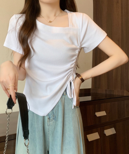 2ly2(トゥーリートゥー)の「アシンメトリーネック シャーリング 半袖リブTシャツ(Tシャツ/カットソー・レディース・ブラウン/ブラック/ホワイト・FREE)」の5枚目の写真