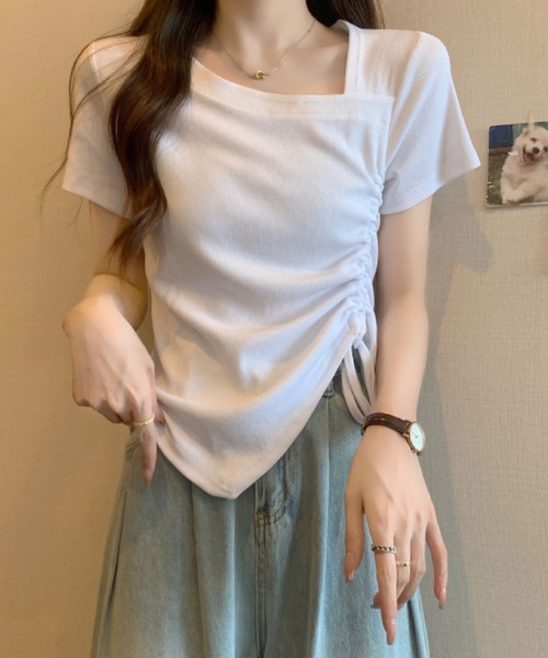 2ly2(トゥーリートゥー)の「アシンメトリーネック シャーリング 半袖リブTシャツ(Tシャツ/カットソー・レディース・ブラウン/ブラック/ホワイト・FREE)」の8枚目の写真