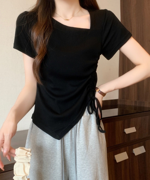 2ly2(トゥーリートゥー)の「アシンメトリーネック シャーリング 半袖リブTシャツ(Tシャツ/カットソー・レディース・ブラウン/ブラック/ホワイト・FREE)」の13枚目の写真