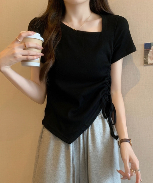 2ly2(トゥーリートゥー)の「アシンメトリーネック シャーリング 半袖リブTシャツ(Tシャツ/カットソー・レディース・ブラウン/ブラック/ホワイト・FREE)」の19枚目の写真