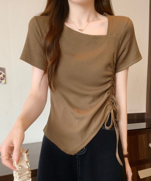 2ly2(トゥーリートゥー)の「アシンメトリーネック シャーリング 半袖リブTシャツ(Tシャツ/カットソー・レディース・ブラウン/ブラック/ホワイト・FREE)」の21枚目の写真