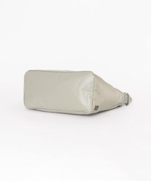 SALOMON(サロモン)の「SALOMON EXTENDED TOTEBAG SMALL(トートバッグ・メンズ・ベージュ・FREE)」の4枚目の写真
