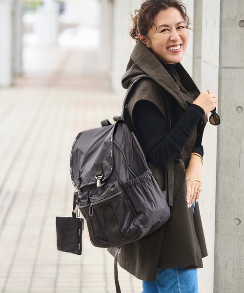 LeSportsac(レスポートサック)の「【Essential Collection×Naoko Okusa】MODERN FLAP BACKPACK3 ダークチョコレートC(バックパック/リュック・レディース・ブラウン・FREE)」の2枚目の写真