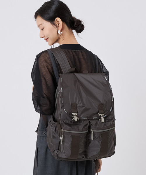 LeSportsac(レスポートサック)の「【Essential Collection×Naoko Okusa】MODERN FLAP BACKPACK3 ダークチョコレートC(バックパック/リュック・レディース・ブラウン・FREE)」の4枚目の写真