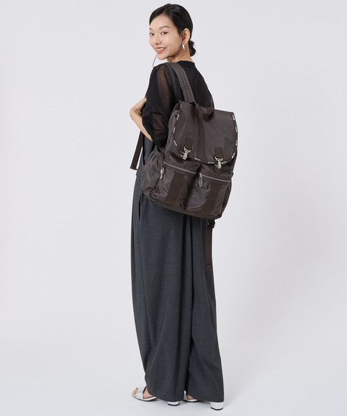 LeSportsac(レスポートサック)の「【Essential Collection×Naoko Okusa】MODERN FLAP BACKPACK3 ダークチョコレートC(バックパック/リュック・レディース・ブラウン・FREE)」の6枚目の写真