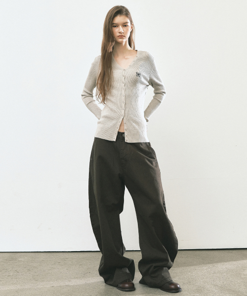 NICK&NICOLE(ニックアンドニコール)の「RIVET カーブワイドパンツ_カーキ(その他パンツ・レディース・カーキ・SMALL/MEDIUM/LARGE)」の3枚目の写真