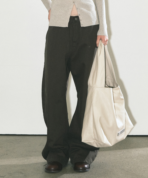 NICK&NICOLE(ニックアンドニコール)の「RIVET カーブワイドパンツ_カーキ(その他パンツ・レディース・カーキ・SMALL/MEDIUM/LARGE)」の4枚目の写真