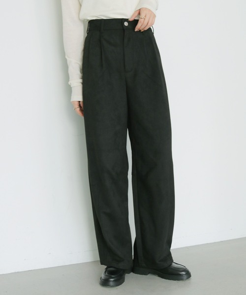 cheriella(シェリエラ)の「【cheriella】スウェードカーブパンツ SUEDE CURVE PANTS(チノパンツ・レディース・ブラック/ブラウン/アイボリー・FREE)」の3枚目の写真