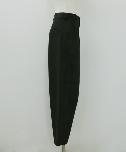 cheriella(シェリエラ)の「【cheriella】スウェードカーブパンツ SUEDE CURVE PANTS(チノパンツ・レディース・ブラック/ブラウン/アイボリー・FREE)」の11枚目の写真